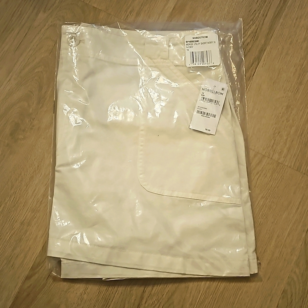 NWT Women's BP. Cotton Utility Shorts Pockets Zip/Button Closure Size 16 Ivory - Picture 10 of 13
